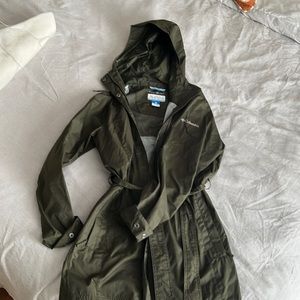 Columbia rain/wind shield jacket, worn one time. Hunter green